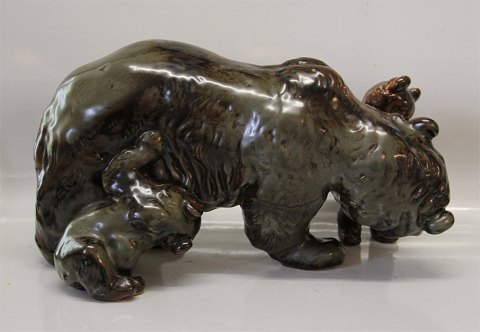 B&G Art Pottery B&G Mother Bear with young 20 x 36 cm p. 332 Signeret TL Therese Lucheschitz