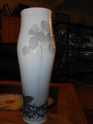 Royal Copenhagen Unika Art Nouveau Vase af Berta Nathanielsen fra 1906 og med sommerfugl