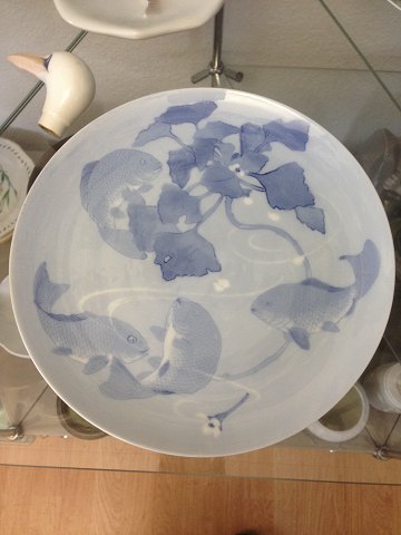 Royal Copenhagen Art Nouveau Unika vægtallerked med Fisk/karper af August Hallin fra November 1888