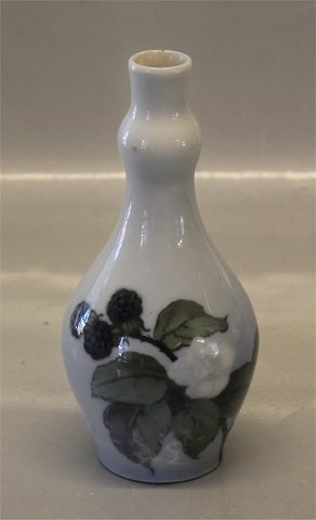 Kongelig Dansk Art Nouveau 288-90 RC Gourd Vase 15 cm 2nd due to bubbles in the porcelain under the glaze