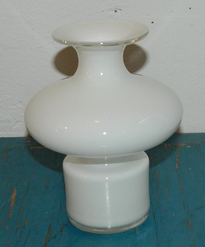 Hvid Carnaby vase fra Holmegaard Glasværk