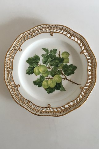 Royal Copenhagen Flora Danica Fruit Plate No 429/3584. Measures 22cm and is in perfect condition. Pre 1900    No 107
