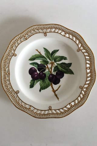 Royal Copenhagen Flora Danica Fruit Plate No 429/3584. Measures 22cm and is in perfect condition. Pre 1900  No 101