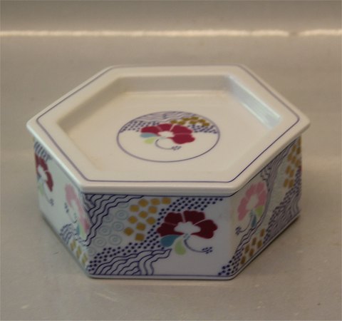 B&G PorcelainB&G 1827-5470 - 6 sided Bonbon box 5.5 x 12 cm. Design Annegrethe Halling Koch red/puerpe;  Prisme
