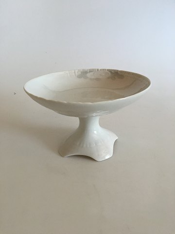 Royal Copenhagen Skærsommernatdrøm Oval Kageskål på Fod No 10033. Sart Rosa Tone.