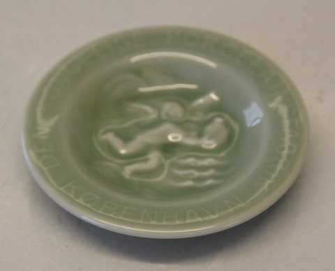 Kongelig Dansk Stentøj3214-1 Kgl. Signeret Jais Nielsen Celadon glaseret skål med logo; Den Kongelige Porcelænsfabrik 11 cm