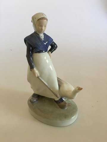 Royal Copenhagen Figur No. 528 - Pige med Gås
