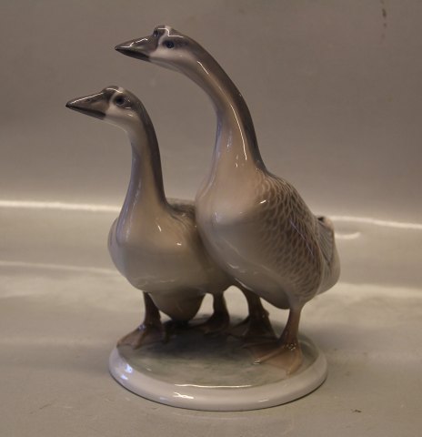 Royal Copenhagen birdfigurine 2068 RC Geese 19 x 21 cm Peter Herold 1919