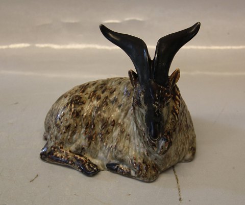 Kongelig Dansk Stentøj 22649 Kgl. Gedebuk 14.5 x 17 cm - lille version af 20853 Karl Larsen januar 1977