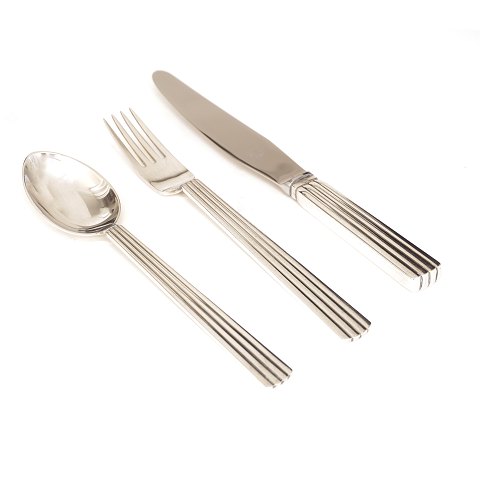 Sigvard Bernadotte for Georg Jensen: Bernadotte 
cutlery for 6 Persons. Sterlingsilver