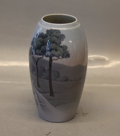 B&G Porcelain B&G 8692-251 Vase - road through landscape 18 cm