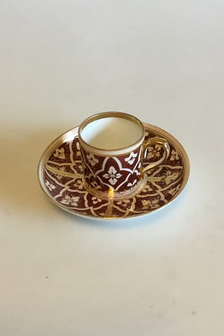 Carl Tielsch / Altwasser Mokkakop dekoreret med blomsterfrise i rødt og guld. Fra 1875-1909