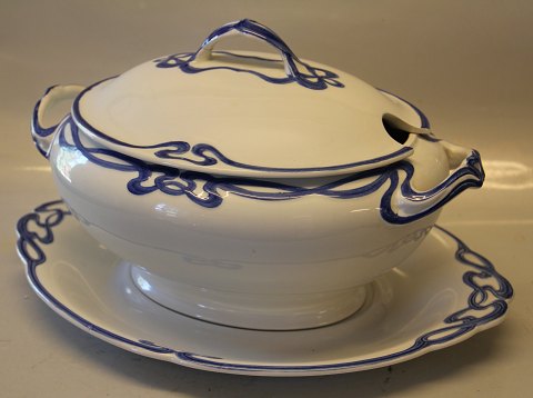 Blue Olga Willeroy & Boch Dredsen Large Tureen 20 x 34 x 24 cm with stand 37 x 27 cm