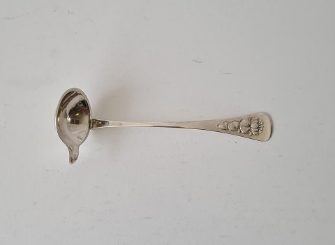 Cream spoon in silver decorated with water lilly