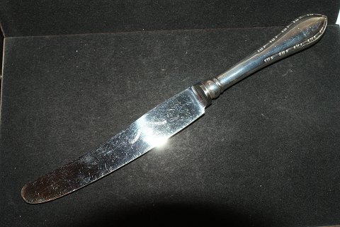Middagskniv Ny Perle Serie 5900, (Perlekant Cohr) Dansk sølvbestikFredericia sølvLængde 25 cm.SOLGT