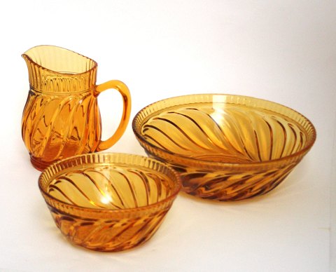 Ravgult Skjold skåle og kande, Fyens Glasværk