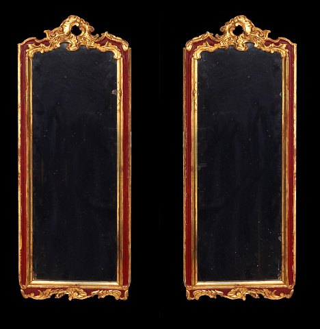 A pair of mid 18th century Rococo partly gilt 
mirrors. Circa 1760. Size: 75x29,5cm
