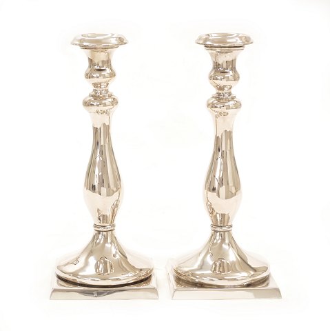A pair of mid 19th century silver candlesticks. 
Circa 1840. H: 30cm