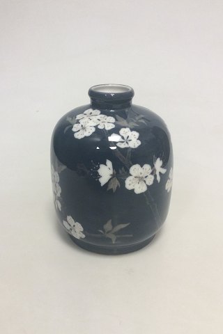 Royal Copenhagen Unika Vase af Anna Smith fra Maj 1897 Kirsebærgrene på mørk fond
