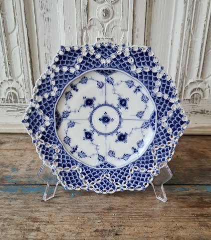 Royal Copenhagen Blue Fluted Full Lace plate with cut-through lace no. 1094 - 21 cm. 1898-1923