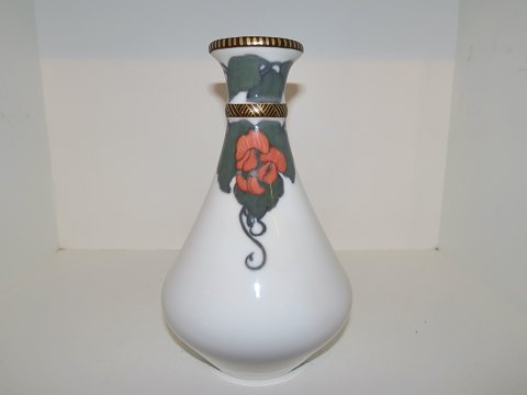 Royal Copenhagen
Usædvanlig Art Nouveau vase med orange dekoration fra 1898-1923