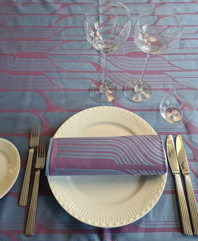 Georg Jensen Damask vintage tablecloth & 8 napkins. Lilac-colored with geometric pattern