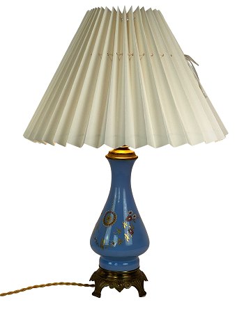 Table lamp with blue opal frame decorated with gold and of bronze, with paper 
shade, from the 1890s. 
Great condition
