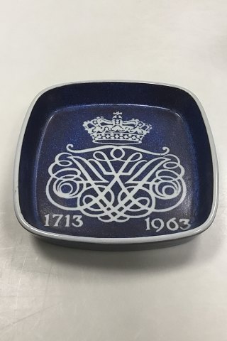 Royal Copenhagen Fajance Skål for Hærens Officerskoles 250 års jubilæum 1713-1963 No 2883