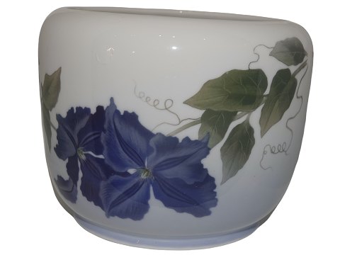 Royal CopenhagenLarge pot / flowerpot with blue clematis from 1898-1923