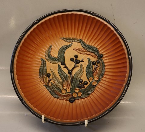 110 X Dish with leaves and berries 28 cm Axel Sørensen 1941 Ipsen Danish Art Pottery