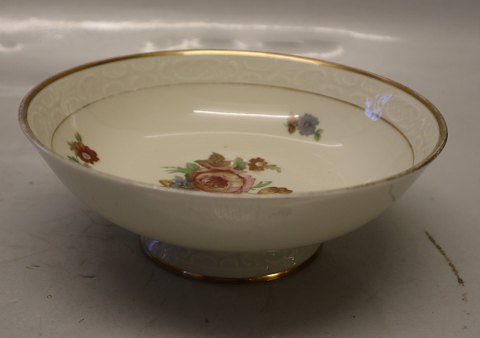 Bowl on foot  7 x 19 cm Lyngby porcelain KPM Rosenborg