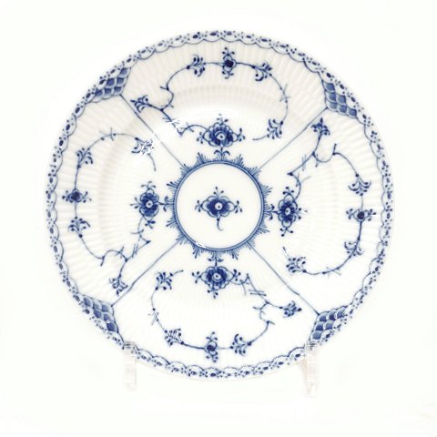 Royal Copenhagen blue fluted half lace plates. D: 
19,5cm