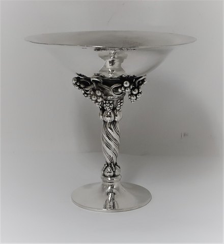 Georg Jensen. Sterling (925). Lille drueopsats. Model 263A. Højde 13 cm. Diameter 12,7 cm. Produceret 1945-1977.