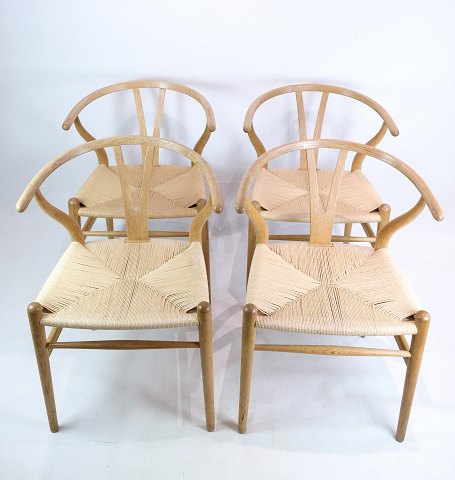 Set Of Four Wishbone Chairs - Model CH24 - Hans J. Wegner - Carl Hansen & Son - 
1990s
Great condition
