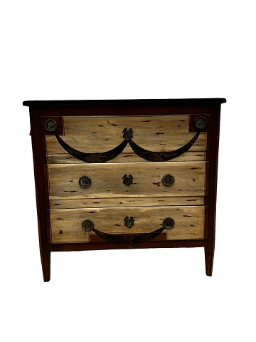 Chest of drawers in mahogany and various types of fruit wood with patina. From 
the 1890s
Great condition
