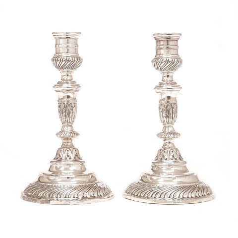 Par sølv lysestager. Et par Svend Toxværd 
lysestager i sterlingsølv. H: 17,8cm. V: 515gr