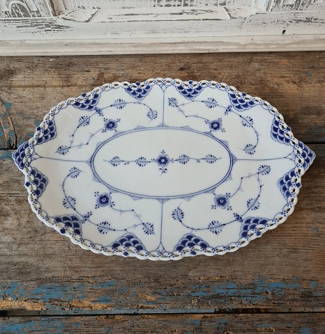 Royal Copenhagen Blue fluted full lace dish no. 1060