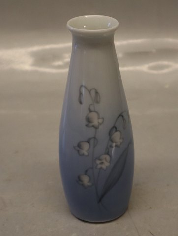 B&G 157-5126 Vase Convalla, White Lily on blue 13.5 cm  Convalla B&G porcelain : White/blue base, Lily-of-the-valley, form 643