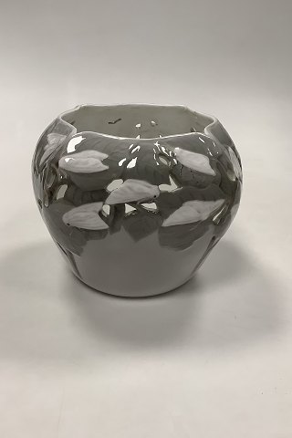 Royal Copenhagen Unika Vase af Cathrine Zernichow med natsværmere No 10025 fra 1908