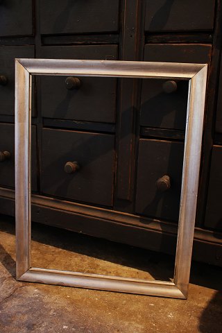 Fransk 1800 tals sølv ramme med fin patina. 
Yder mål : 58x45,5cm...