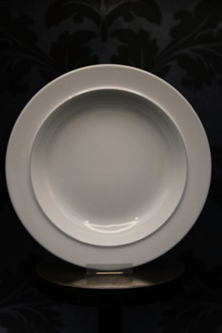 Royal Copenhagen - Aluminia Blu edge earthenware, deep plate.
Dia.: 24cm...