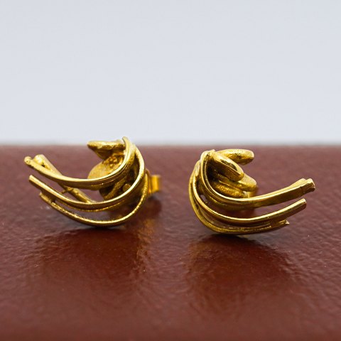 Anette Kræn; Pair of earrings in 14k gold