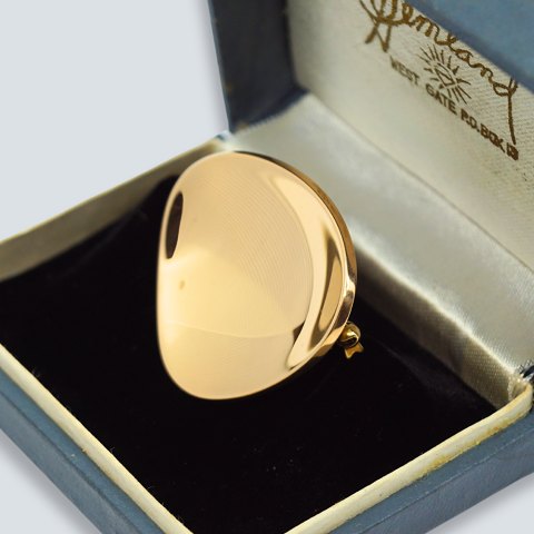 Bent Knudsen; Brooch of 14k gold #22
