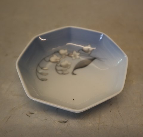 B&G 57-397 Octagon tray  8.5 cm  Convalla B&G porcelain : White/blue base, Lily-of-the-valley, form 643