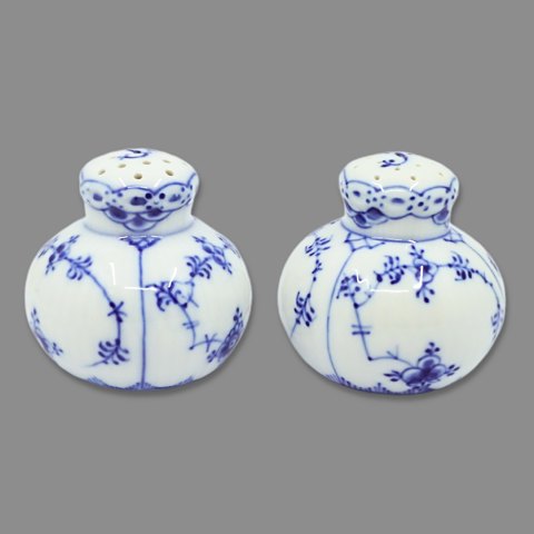 Royal Copenhagen, blue fluted half lace; Salt and pepper set #711
