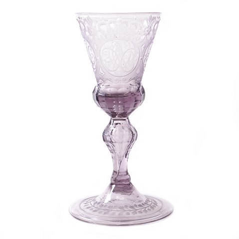 Norwegian Glass goblet by Nøstetangen circa 1752 
with the crowned monograms of the princesses 
Charlotte Amalie, Sophie Magdalene, Wilhelmine 
Caroline and Louise. H: 21cm