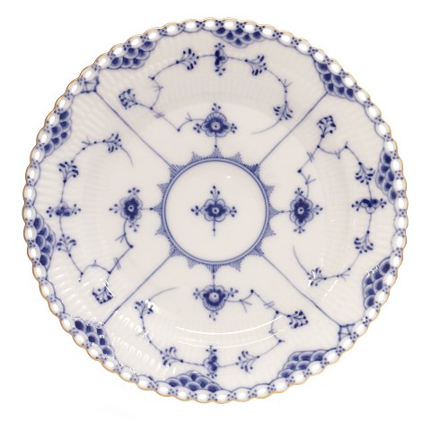 Royal Copenhagen blue fluted half lace gilded edge 
plate 1084. D: 25,5cm