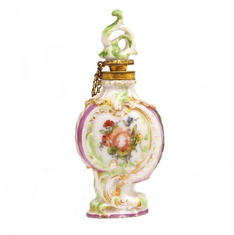 Parfumeflakon fra den Kongelige Porcelænsfabrik 
ca. år 1795. H: 9,5cm