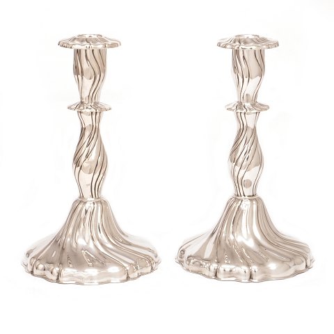 Pair of Rococostyle silver candlesticks by Hans 
Jensen, Copenhagen. H: 20,7cm
