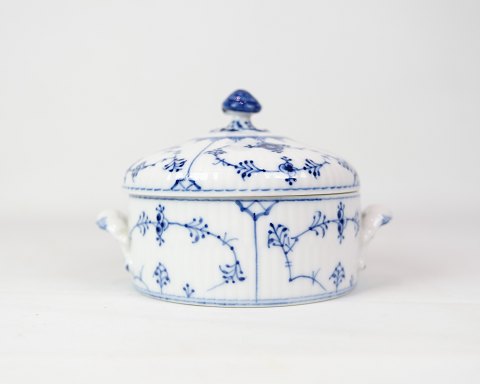 Smørskål Med Låg - Nr. 1/400 - Porcelæn - Musselmalet Riflet - Royal Copenhagen
Flot stand
